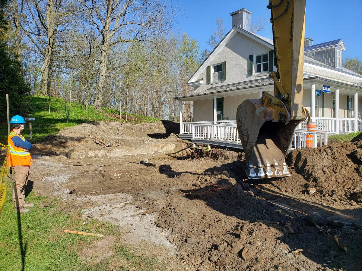 Excavation à côté d'une maison patrimoniale